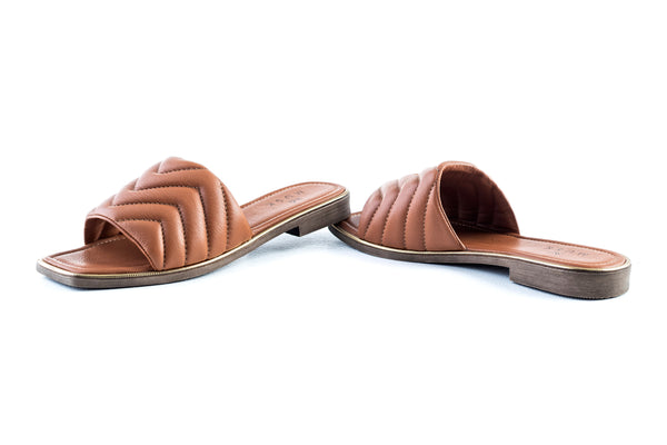 Sandales plates en cuir matelassé