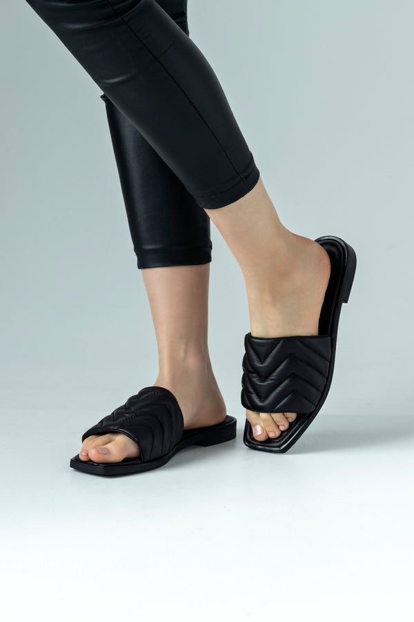 Sandales plates en cuir matelassé