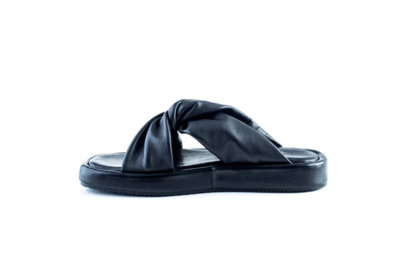 Sandales en cuir à plateforme.