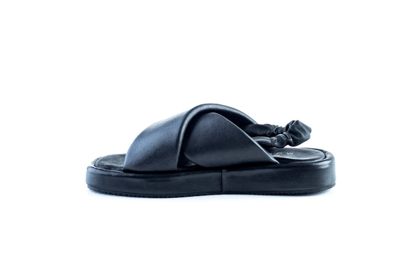 Leather crossover straps sandals