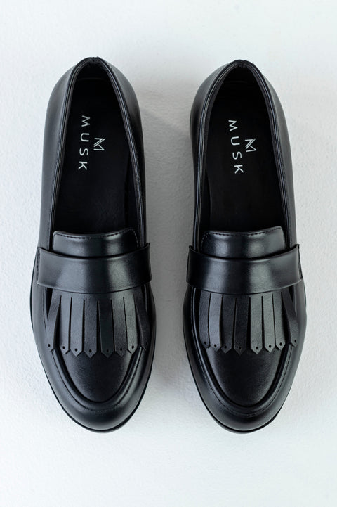 Loafers with fringe detail