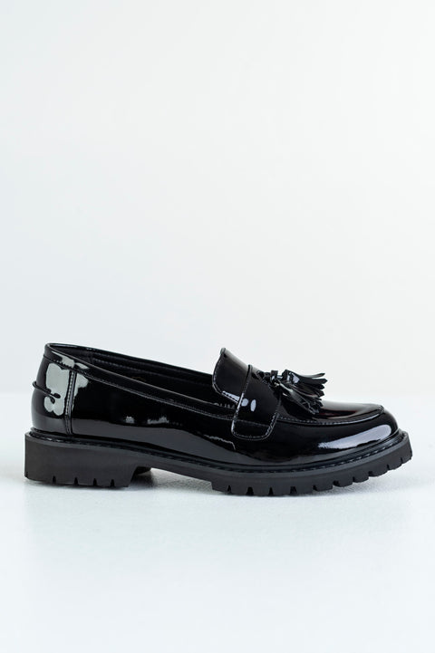 Loafers with tassels