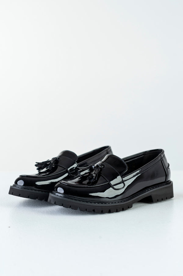 Loafers with tassels