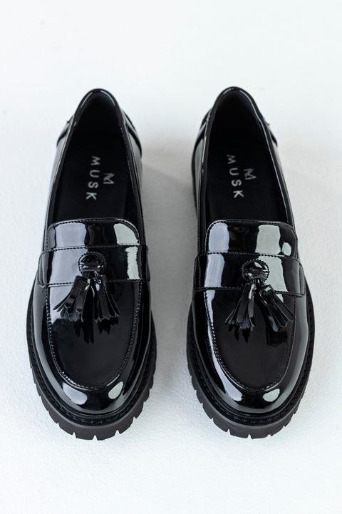 Loafers with tassels