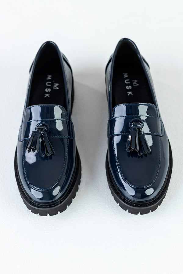 Loafers with tassels