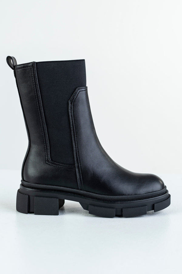 Chunky sole boots with elatic at sides