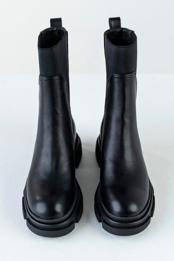 Chunky sole boots with elatic at sides