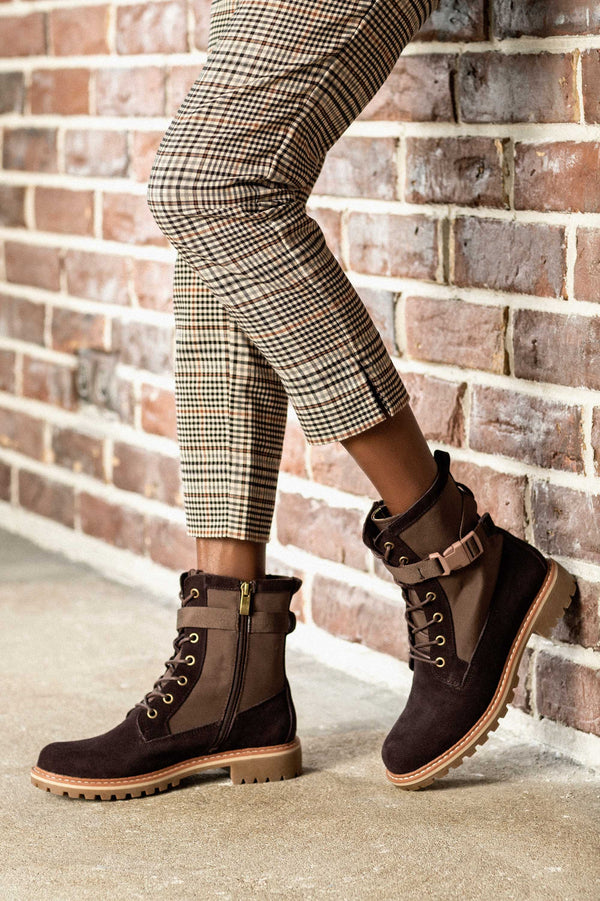Leather lace-up boots with buckle