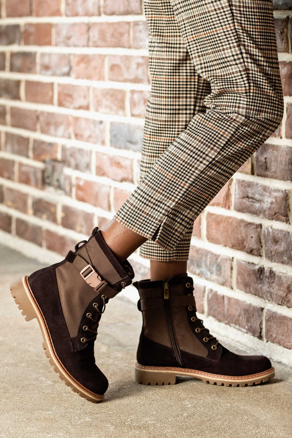 Leather lace-up boots with buckle