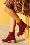 Leather boots with elastic at sides