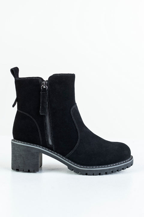 Leather boots with decorative zipper on side