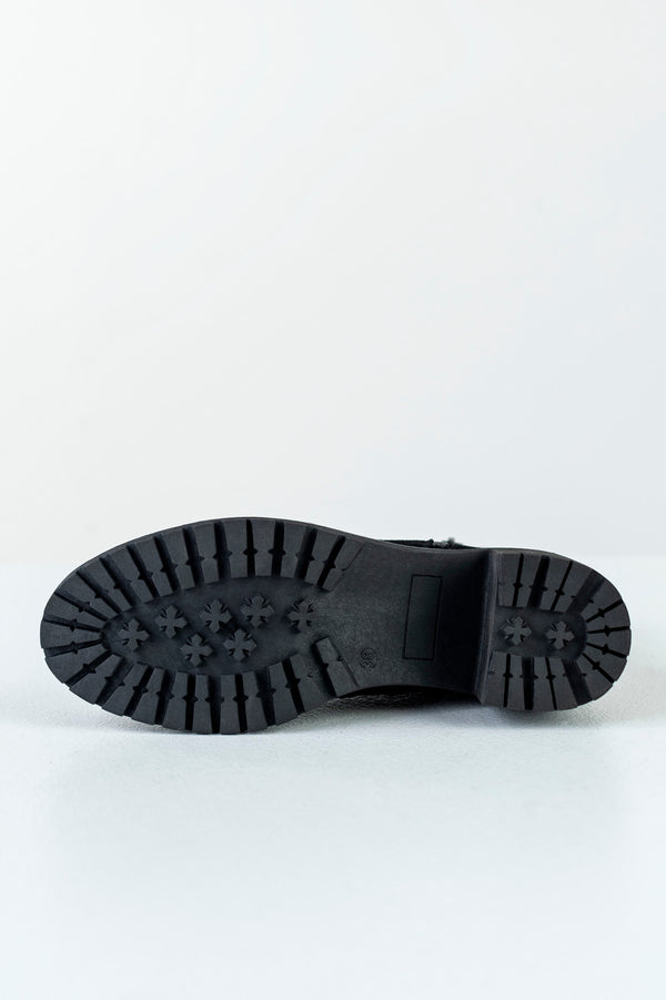 Leather boots with decorative zipper on side