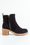 Leather boots with decorative zipper on side