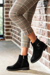 Leather boots with buckle