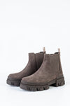 Leather chelsea boots