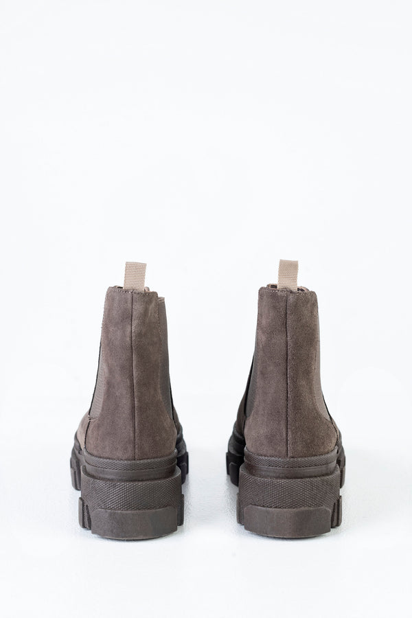Leather chelsea boots