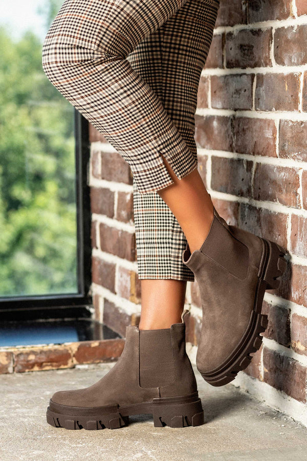 Leather chelsea boots