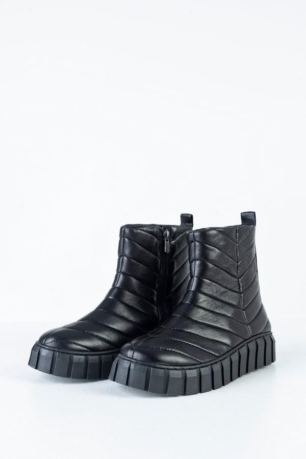 Leather quilted boots