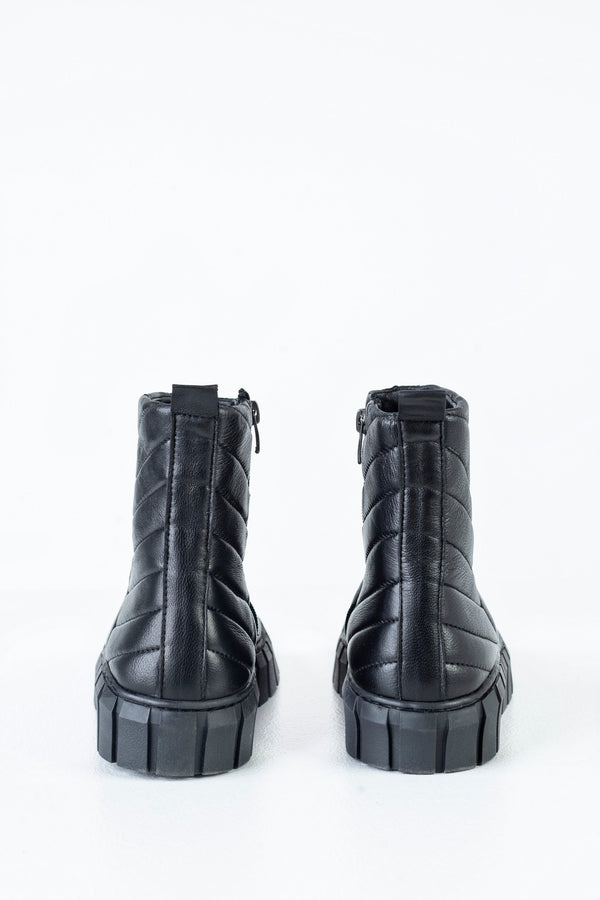 Leather quilted boots