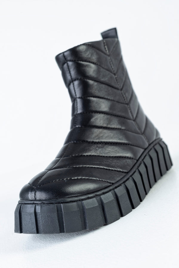 Leather quilted boots