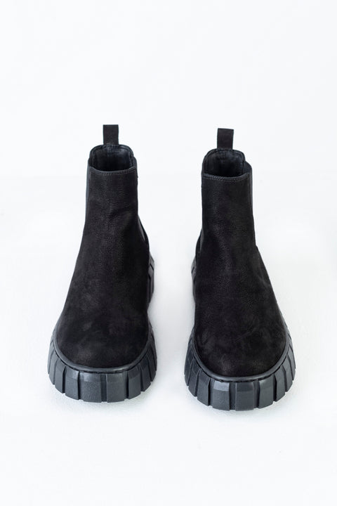 Leather chelsea boots