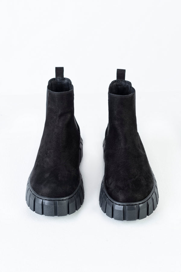 Leather chelsea boots
