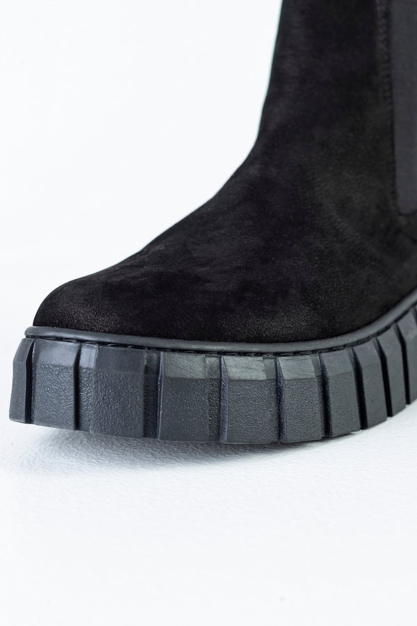 Leather chelsea boots