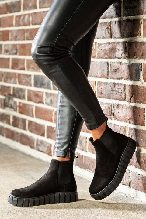 Leather chelsea boots