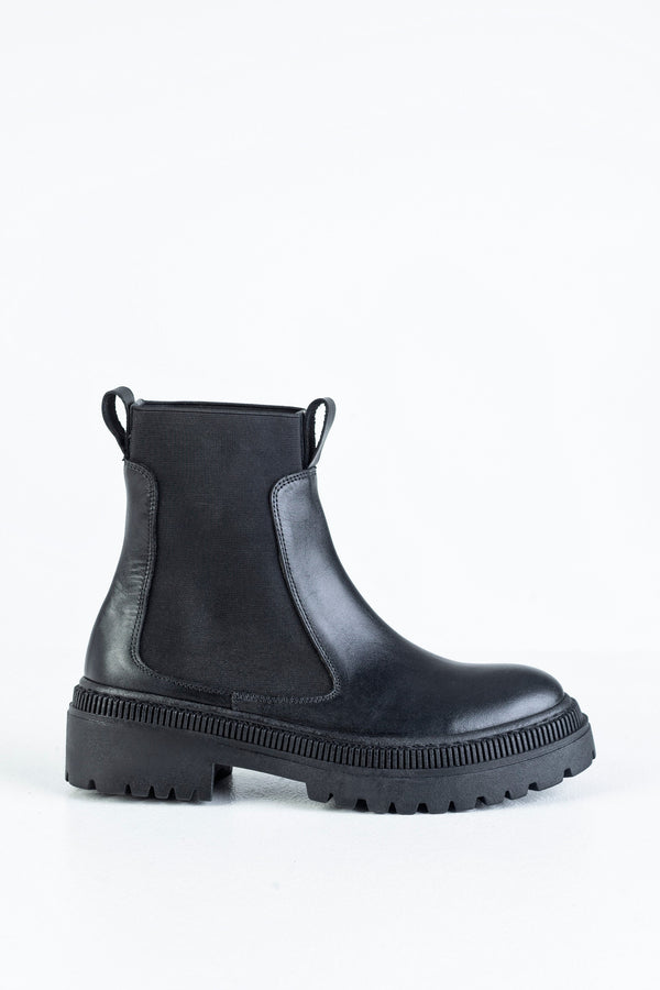 Leather chelsea boots