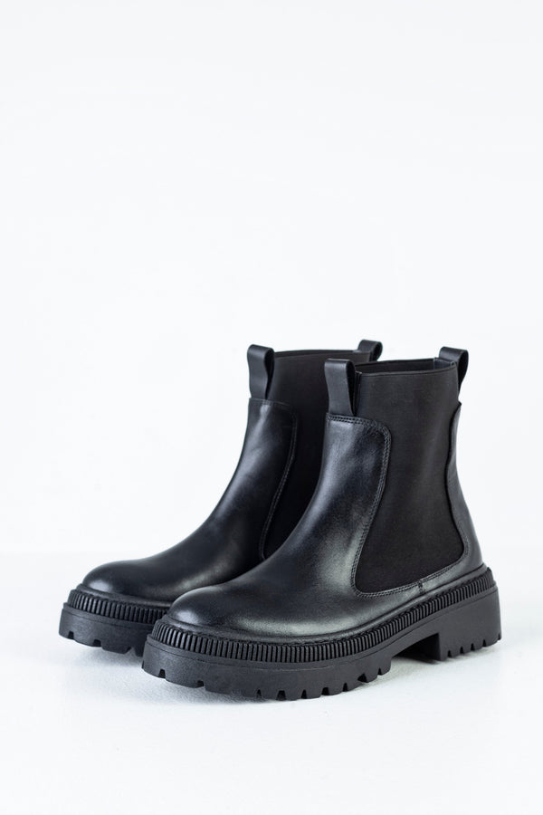 Leather chelsea boots