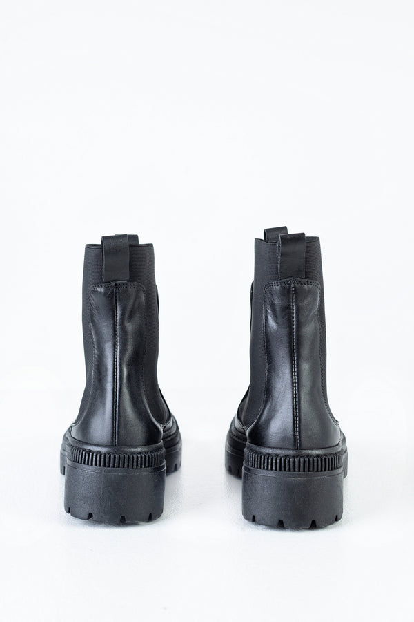 Leather chelsea boots