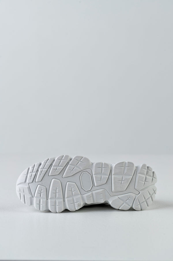 Lace-up fastening sneakers