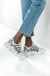Lace-up fastening sneakers