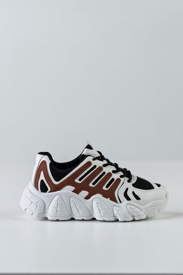 Lace-up fastening sneakers