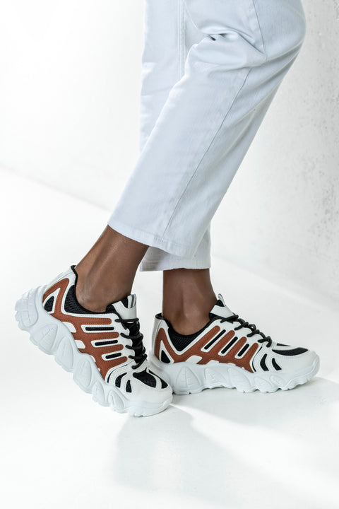 Lace-up fastening sneakers