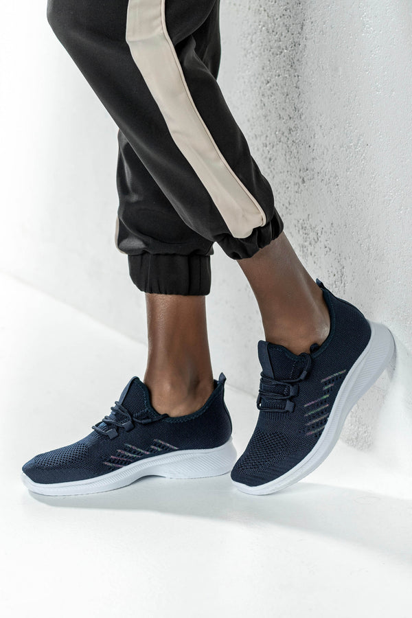 Knitted sneakers with laces