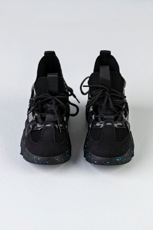 Sneakers with laces