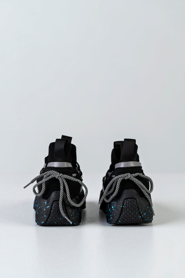 Sneakers with laces