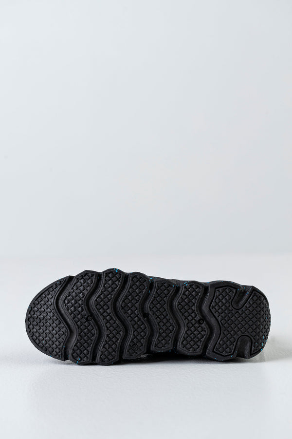 Sneakers with laces