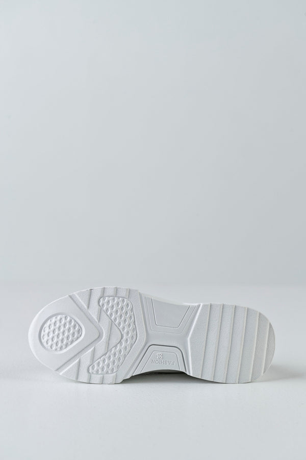 Lace-up fastening sneakers