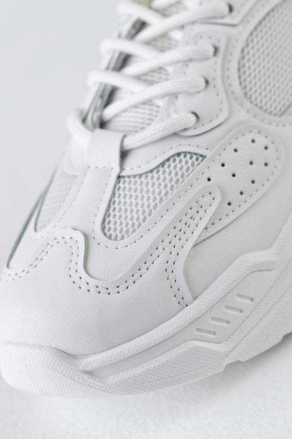Lace-up fastening sneakers