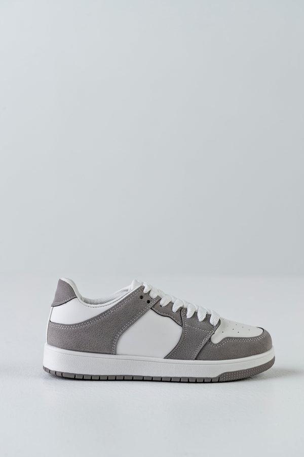 Lace-up fastening sneakers