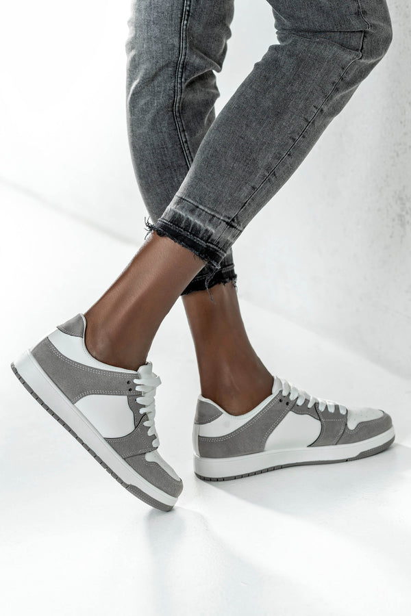 Lace-up fastening sneakers