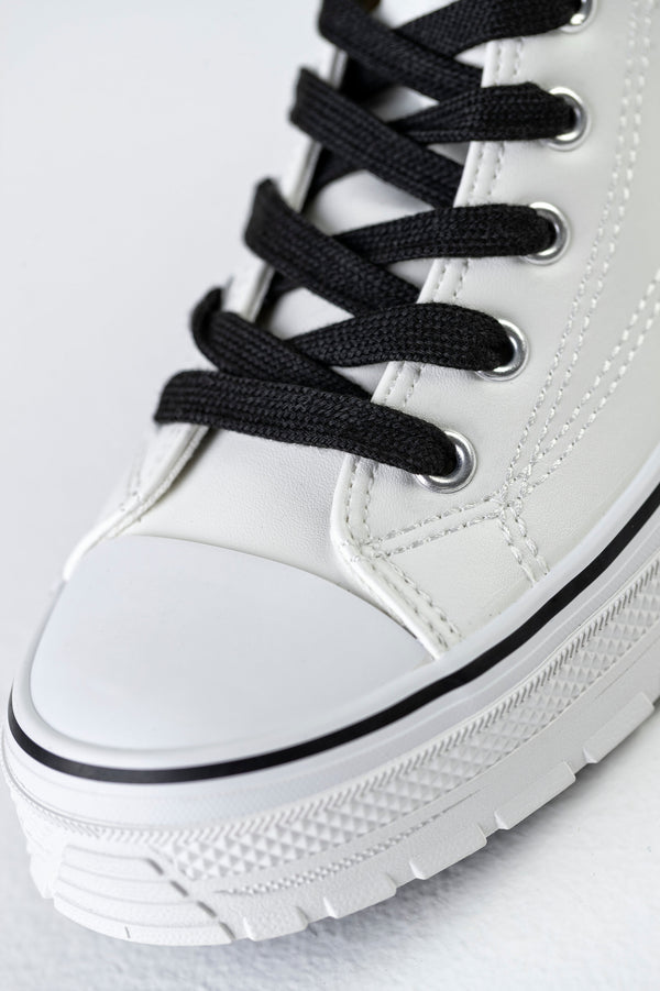 Lace-up fastening high top sneakers