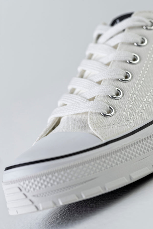 Lace-up fastening canvas sneakers