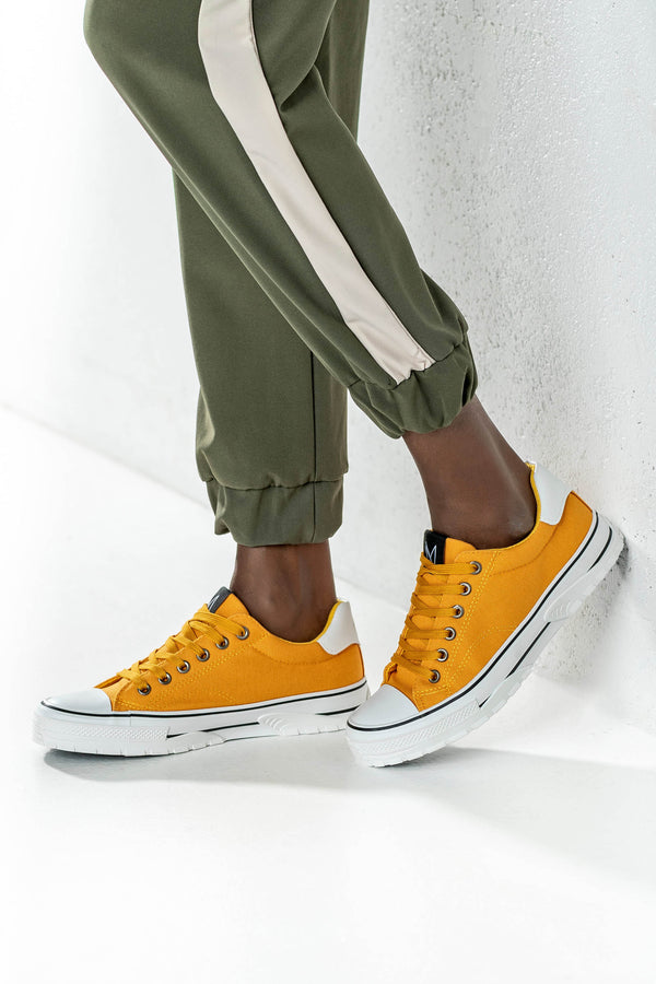 Lace-up fastening canvas sneakers