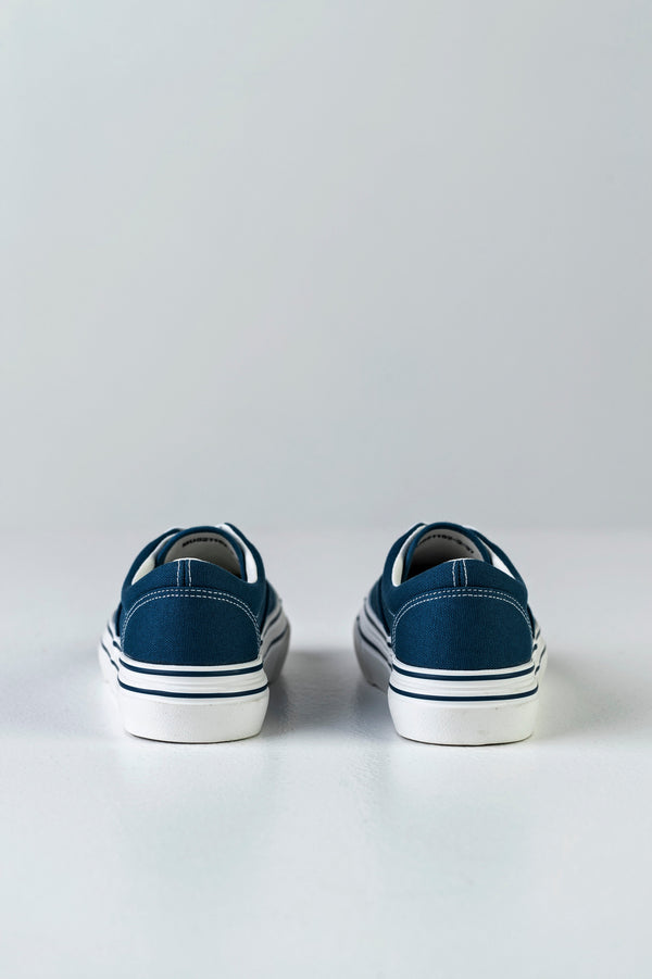 Lace-up fastening canvas sneakers