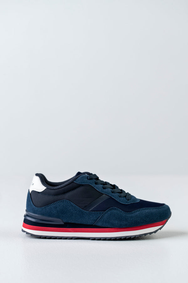 Lace-up fastening sneakers