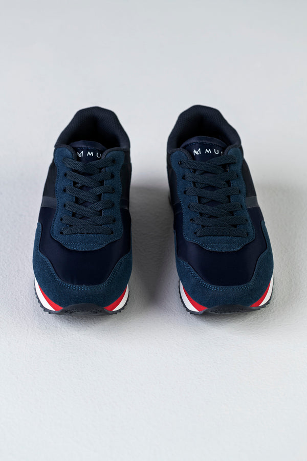 Lace-up fastening sneakers