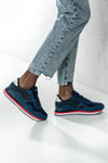 Lace-up fastening sneakers